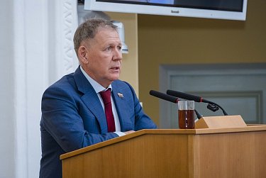 Евгений Солнцев впервые отчитался перед депутатами Заксобрания